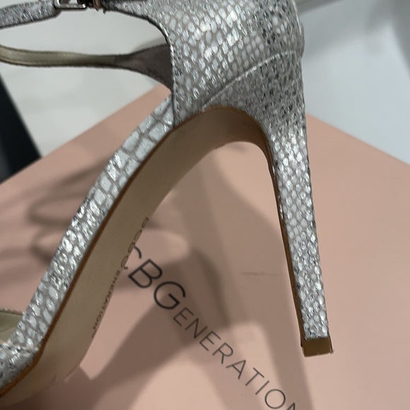 Sliver and White Printed Peep Toe Heels - Picture 3 of 6